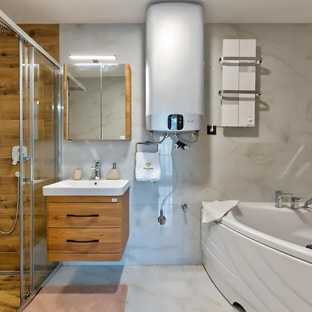 Golden Panorama & Wellness 4*