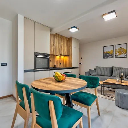 Golden Panorama & Wellness Aparthotel