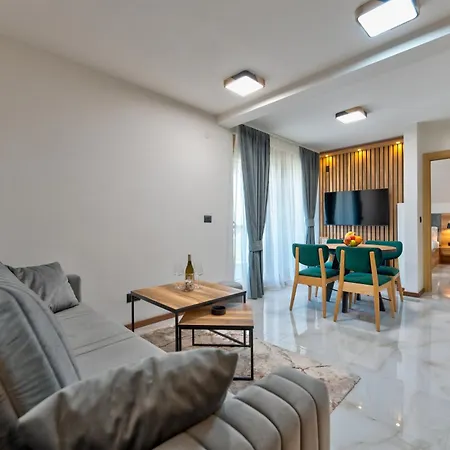 Golden Panorama & Wellness מלון דירות זלאטיבור