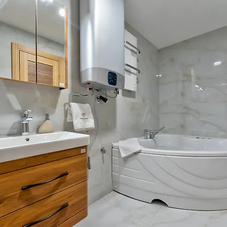 מלון דירות Golden Panorama & Wellness 4*